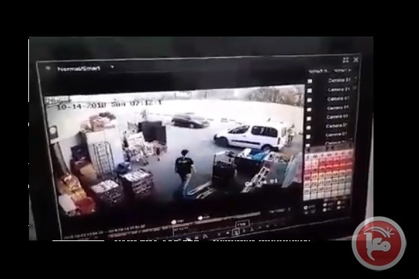 فيديو- مستوطِنة تدهس عامليْن قرب قلقيلية