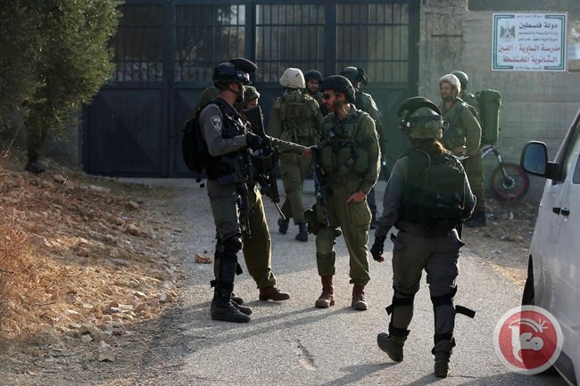 الاحتلال يعتقل 15 مواطناً