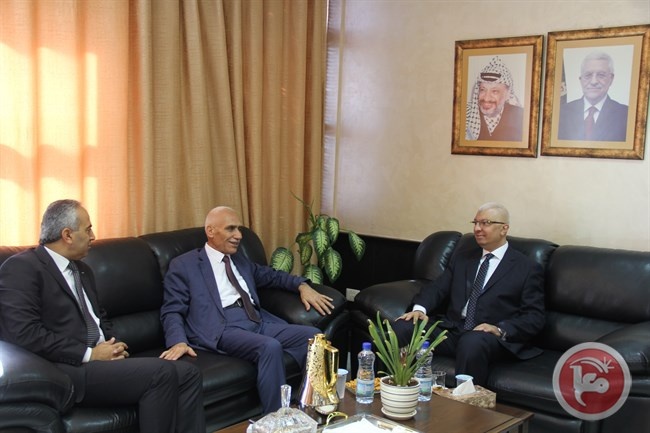 اللواء منصور يستقبل القنصل العام في ممثلية مصر