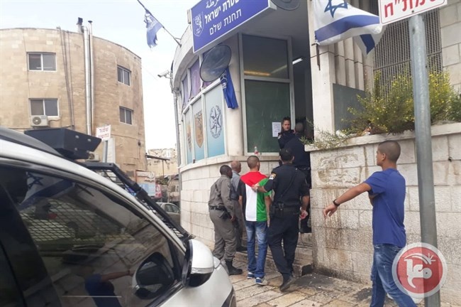 اعتقال شاب على باب الأقصى بسبب علم فلسطين