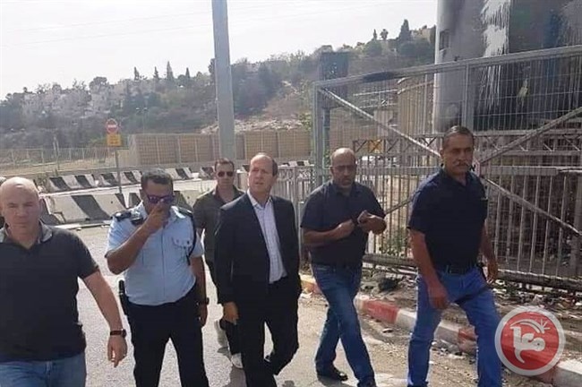 تهديد للاونروا- رئيس بلدية الاحتلال يقتحم شعفاط