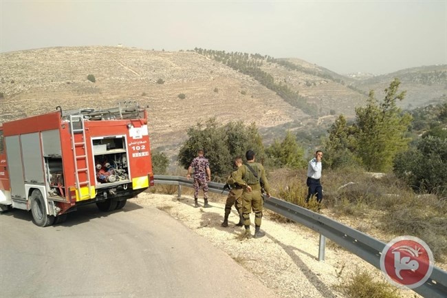 طواقم اطفاء اسرائيلية وفلسطينية تخمد حريقا بالخليل