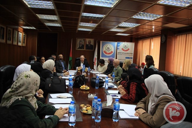 غرفة نابلس تستضيف حفل تسليم شهادات للفائزات بمشروع &quot;EDUCAID&quot;