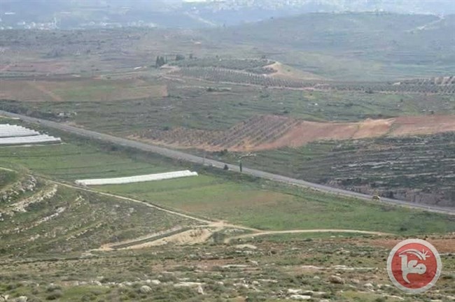 الاحتلال يوقف شق طريق زراعي في نابلس