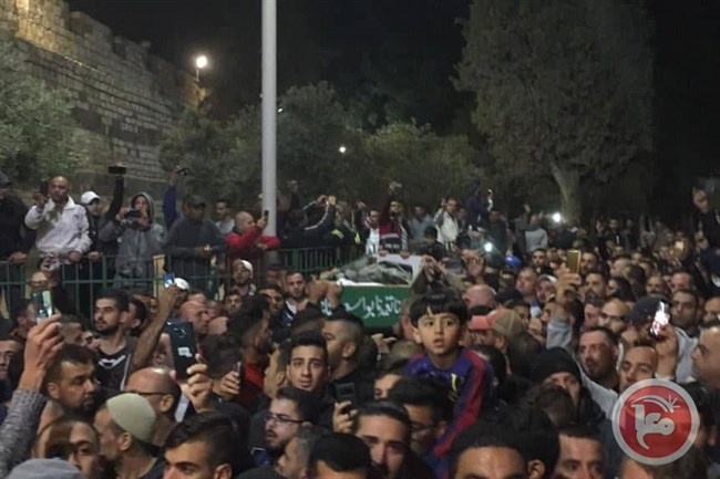 صور- المئات يشيعون خمسة من &quot;شهداء لقمة العيش&quot;