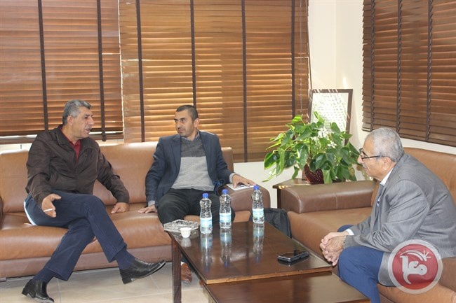 بلدية دورا ومؤسسة أوكسفام يبحثان سبل الشراكة