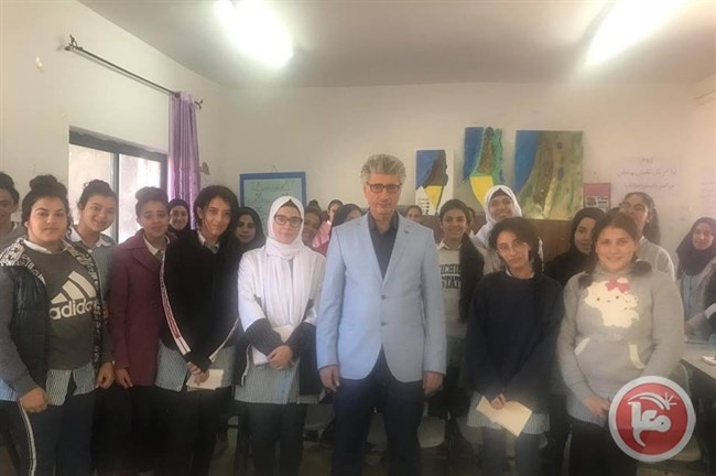 محاضرتان للكاتب د.حسن عبد الله في مدرسة بنات أبو قش الثانوية
