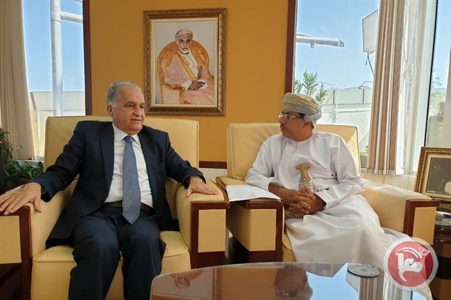 السفير جرادات يبحث مع وزير الإعلام العُماني العمل المشترك