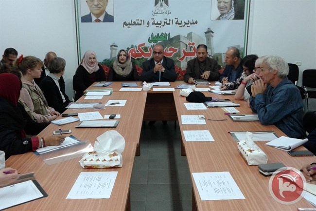 تربية الخليل تعقد اجتماعا للمؤسسات الدولية والمحلية