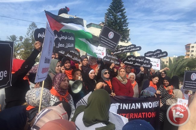 صور- نساء غزة يتظاهرن ضد الانقسام
