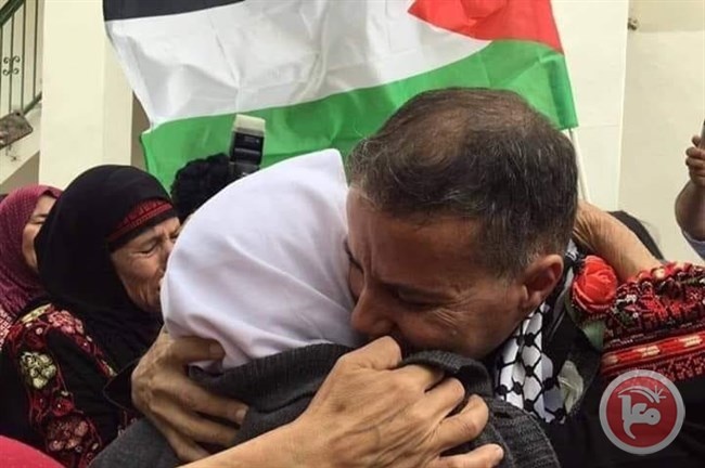 30 عاما من الاعتقال- الاسير سرساوي يتنفس الحرية