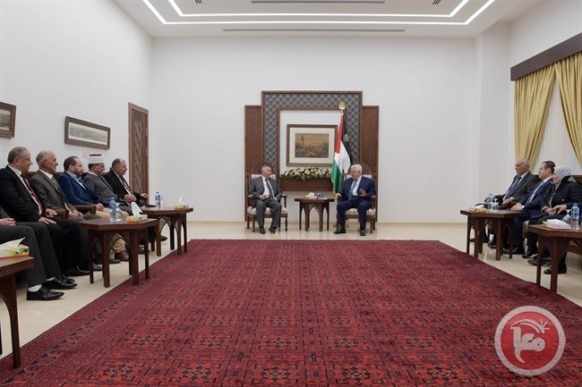 الرئيس يستقبل وفدا من محافظة الخليل