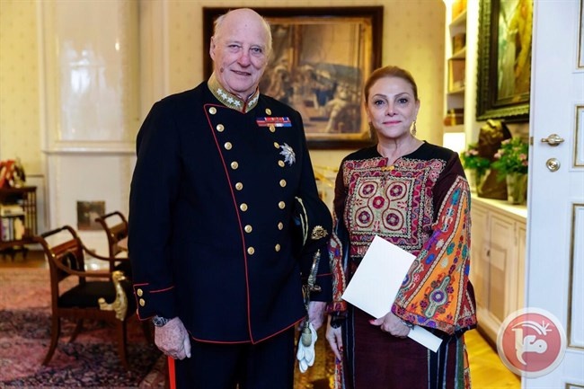 السفيرة سيدين تقدم أوراق اعتمادها لملك النرويج