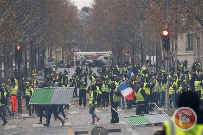 الرئيس الفرنسي يطالب رئيس وزرائه محاورة المحتجين