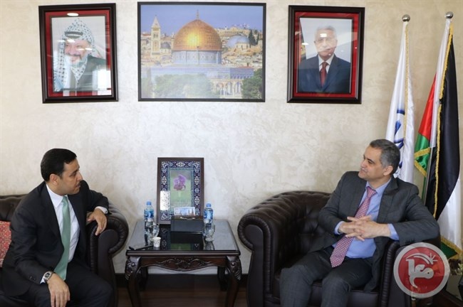 وزير الاتصالات يناقش مع السفير الأردني سبل التعاون المشترك