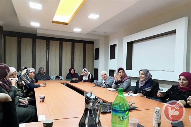 المركز الفلسطيني يعقد لقاءات حول النساء وقانون الضمان