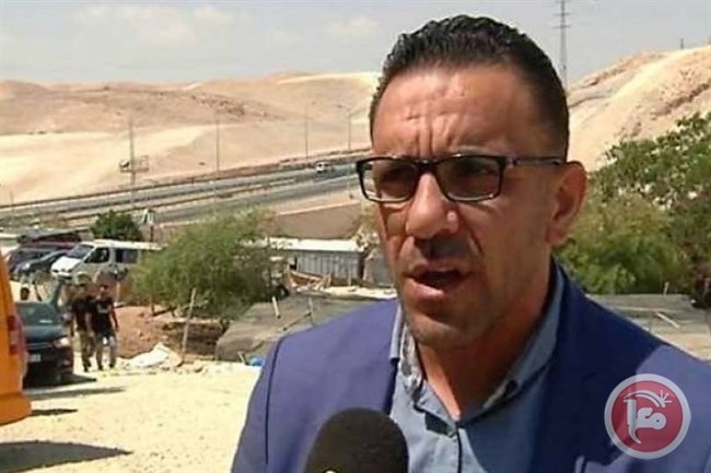 الاحتلال يجدد امر منع محافظ القدس من دخول الضفة