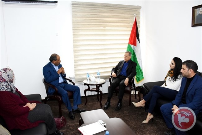 وزير الاعلام الفلسطيني يستقبل محافظ سلفيت
