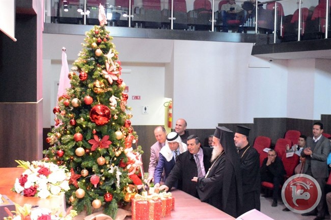 فلسطين الأهلية تحتفل بإضاءة شجرة أعياد الميلاد