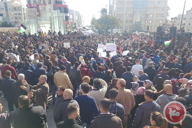 اعتصام أمام رئاسة الوزراء للمطالبة باسقاط قانون الضمان