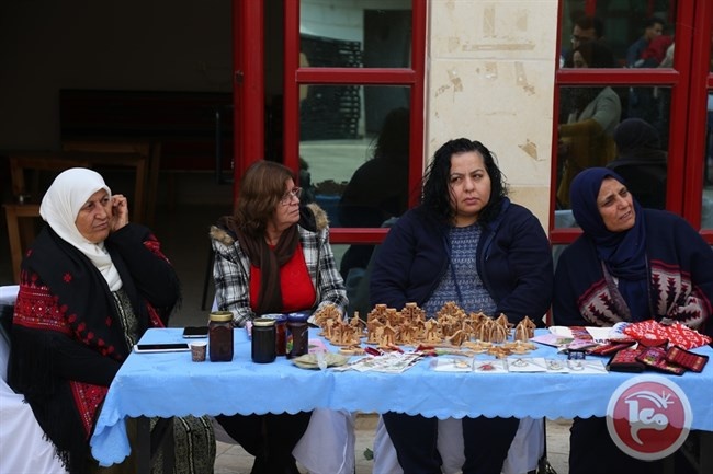حملة &quot;لنجاحها حكاية&quot; تنفذ لقاء مفتوحا في الخليل