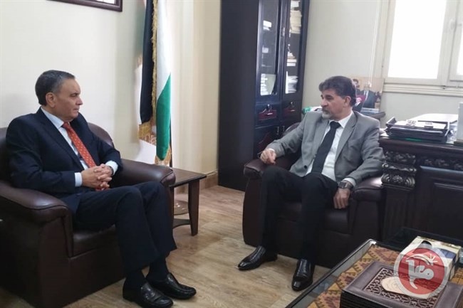السفير عبد الهادي يطلع سفير الجزائر على آخر المستجدات