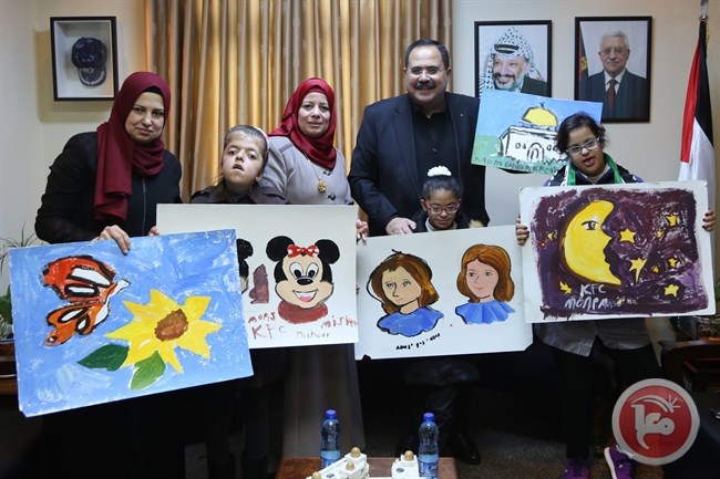 صيدم يستضيف 3 طالبات من غرفة مصادر &quot;فيصل الحسيني&quot; على مقعد الوزير