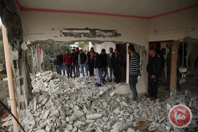 (بالصور) الاحتلال يهدم منزل عائلة الشهيد نعالوة