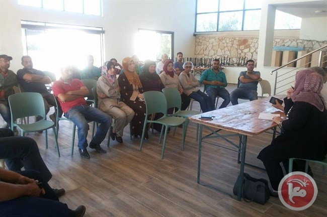 دائرة المرأة باتحاد نقابات العمال تعقد ورشة حول قانون العمل بجنين