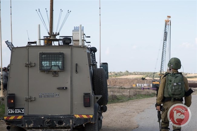 الاحتلال يعتقل شابا بتهمة اطلاق نار على قاعدة عسكرية