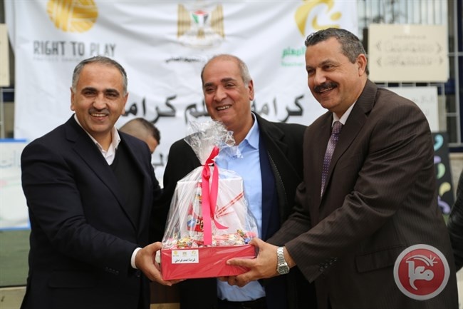 وكيل التربية وإبداع المعلم يكرمان 25 معلماً لتميزهم بالنشاطات الرياضية