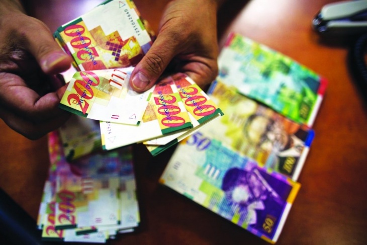 محافظ سلطة النقد: مشاورات لتقليل استخدام النقود الورقية في الأسواق المحلية 