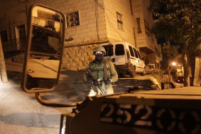الاحتلال يعتقل 8 مواطنين من الضفة