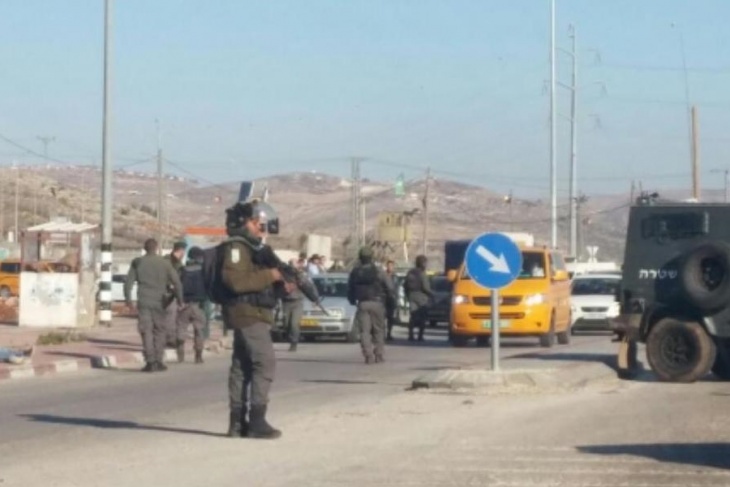 إطلاق النار على امرأة قرب حاجز للاحتلال بالضفة