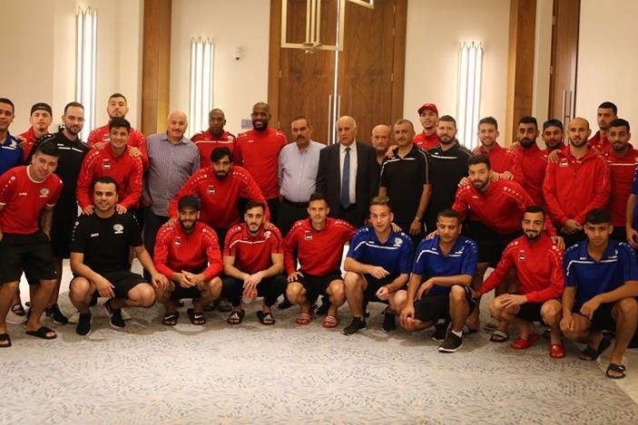 الفدائي يواجه استراليا
