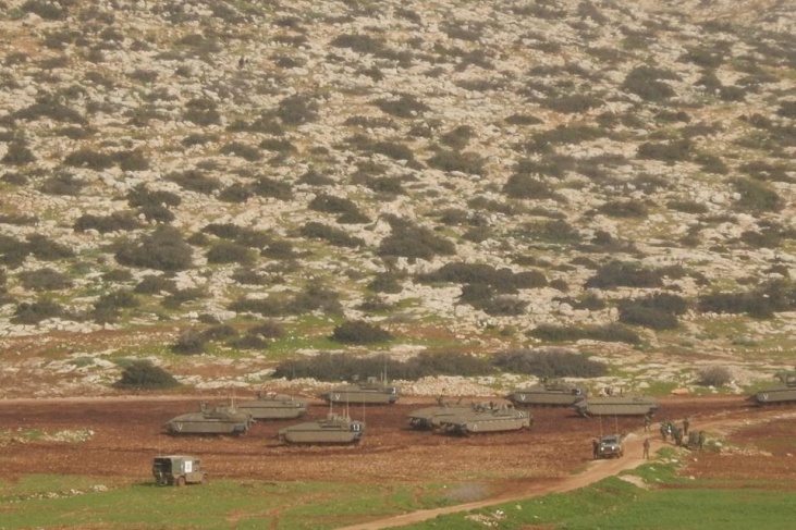 الاحتلال يطرد 13 عائلة من مساكنهم بالاغوار