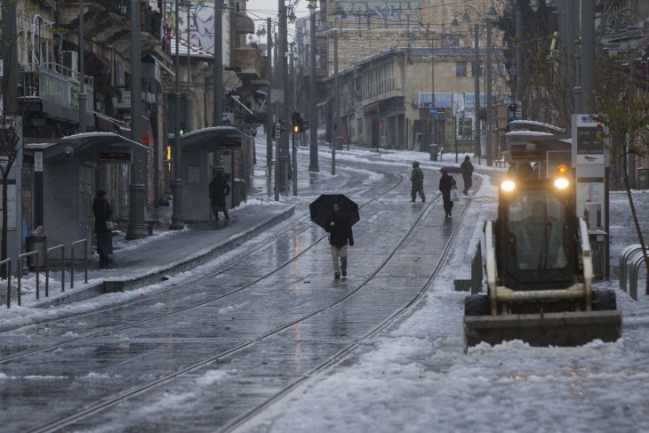 استعدادات لتساقط الثلوج في القدس