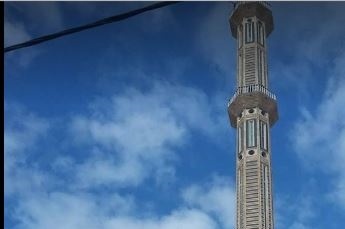 يطا: الدفاع المدني يحذر الاهالي من خطورة مئذنة مسجد