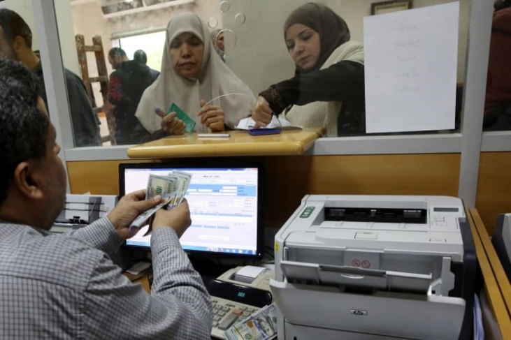 هآرتس: الأموال القطرية تُنقل إلى غزة عبر البنوك