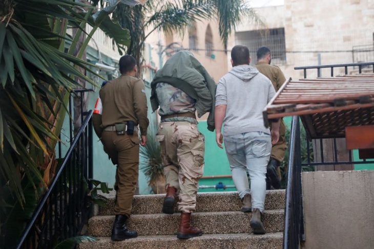 لائحة اتهام ضد خمسة جنود نكلوا بفلسطينيين