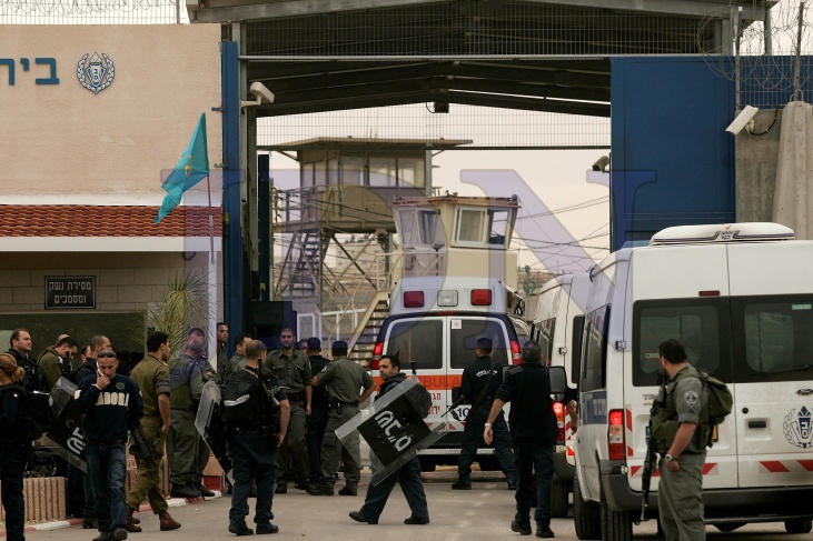 أسرى فلسطين: الاحتلال يفرض تعتيما كاملا على أوضاع المصابين في مجدو