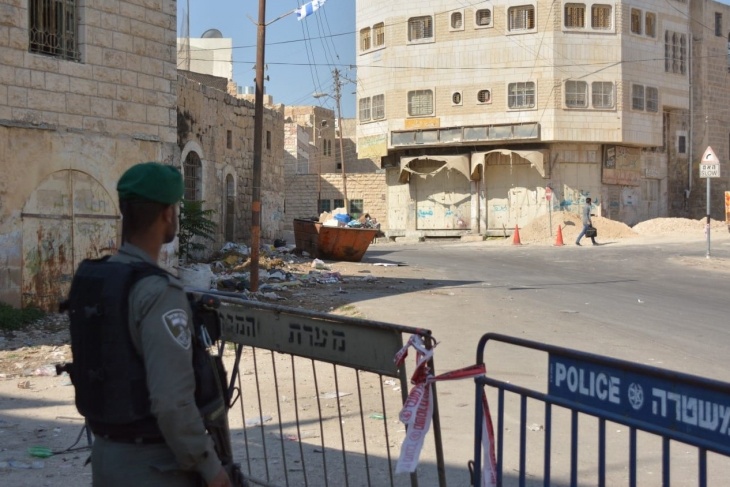 الاحتلال يعتقل شابا قرب الحرم الابراهيمي