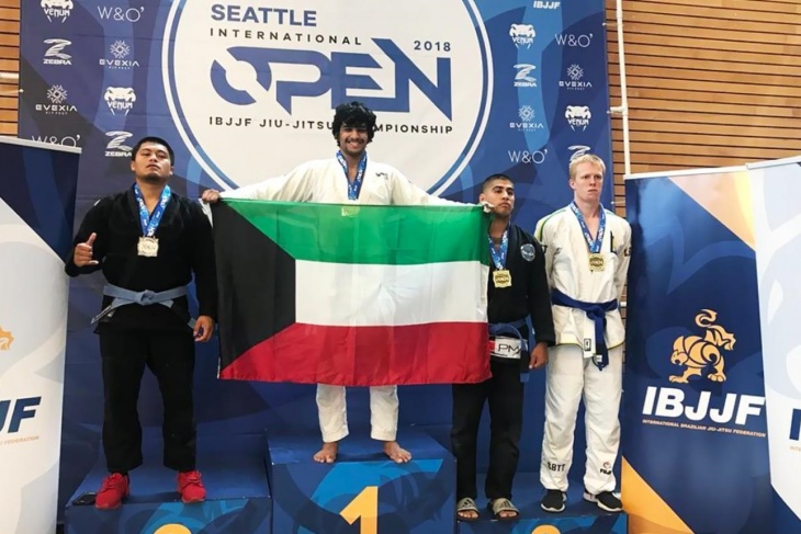 السفير طهبوب يكرم بطل الجوجيتسو عبد الله العنجري