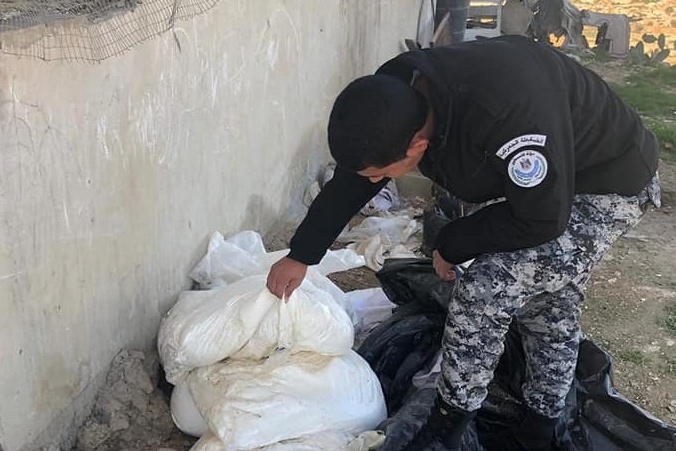 الضابطة الجمركية تتعامل مع 988 قضية