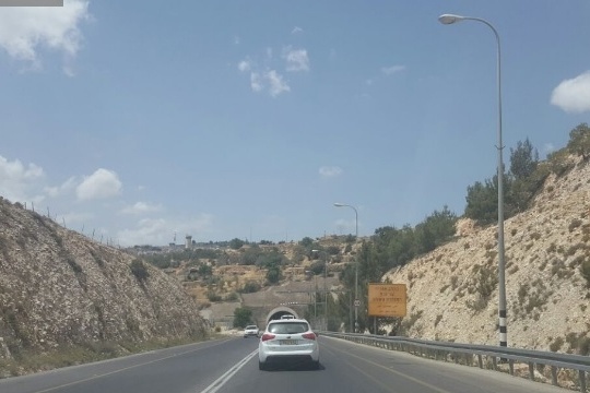 تعرّض سيارات اسرائيلية للرشق بالحجارة