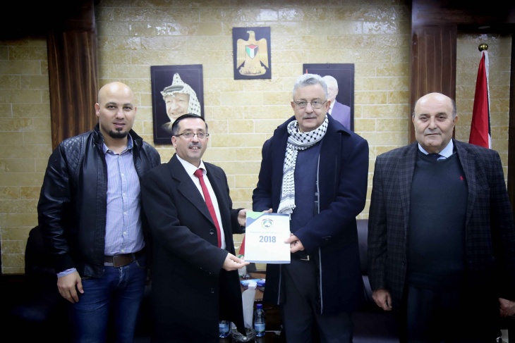 محافظ طولكرم يتسلم التقرير السنوي &quot;للقدس المفتوحة&quot;