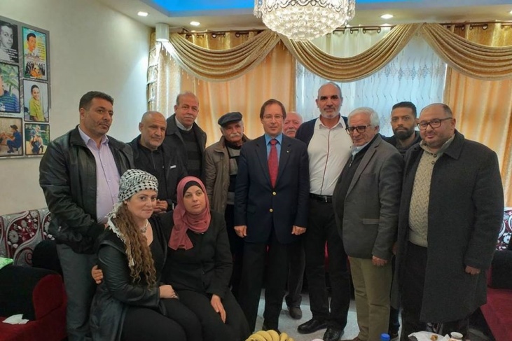 السفير الروسي يزور منزل الشهيد ابو خضير