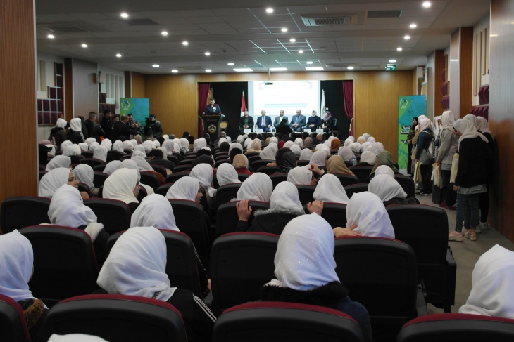 التربية تنظم يوماً إرشادياً لطلبة &quot;الإنجاز&quot; بجامعة القدس المفتوحة