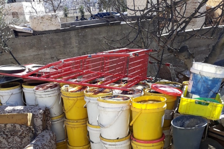 ضبط 3 طن مواد غذائية فاسدة بالخليل
