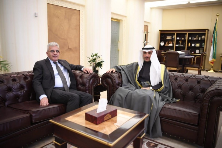 السفير طهبوب يطلع رئيس مجلس الامة الكويتي على آخر الاوضاع
